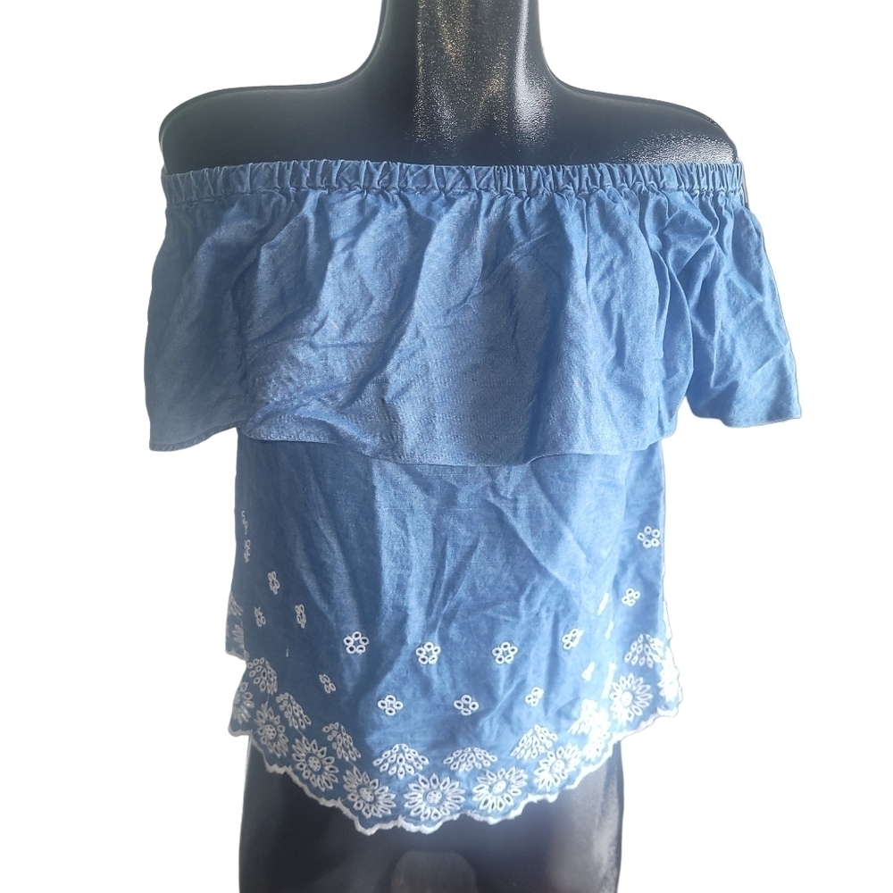 Old Navy Denim Off-Shoulder Top with White Embroidered Hemline Size M